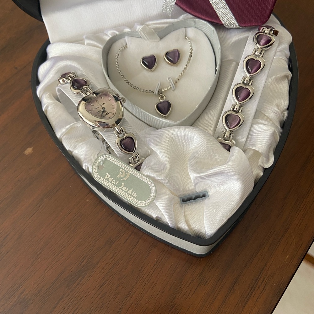 Burgundy Heart Jewelry Box